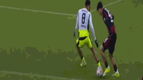 姆伯莫力促曼联与喀麦隆和平协商，共同确定归国日程，化解误会与冲突